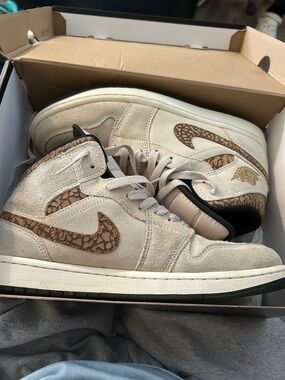 Air Jordan 1 Mid SE 'Brown Elephant